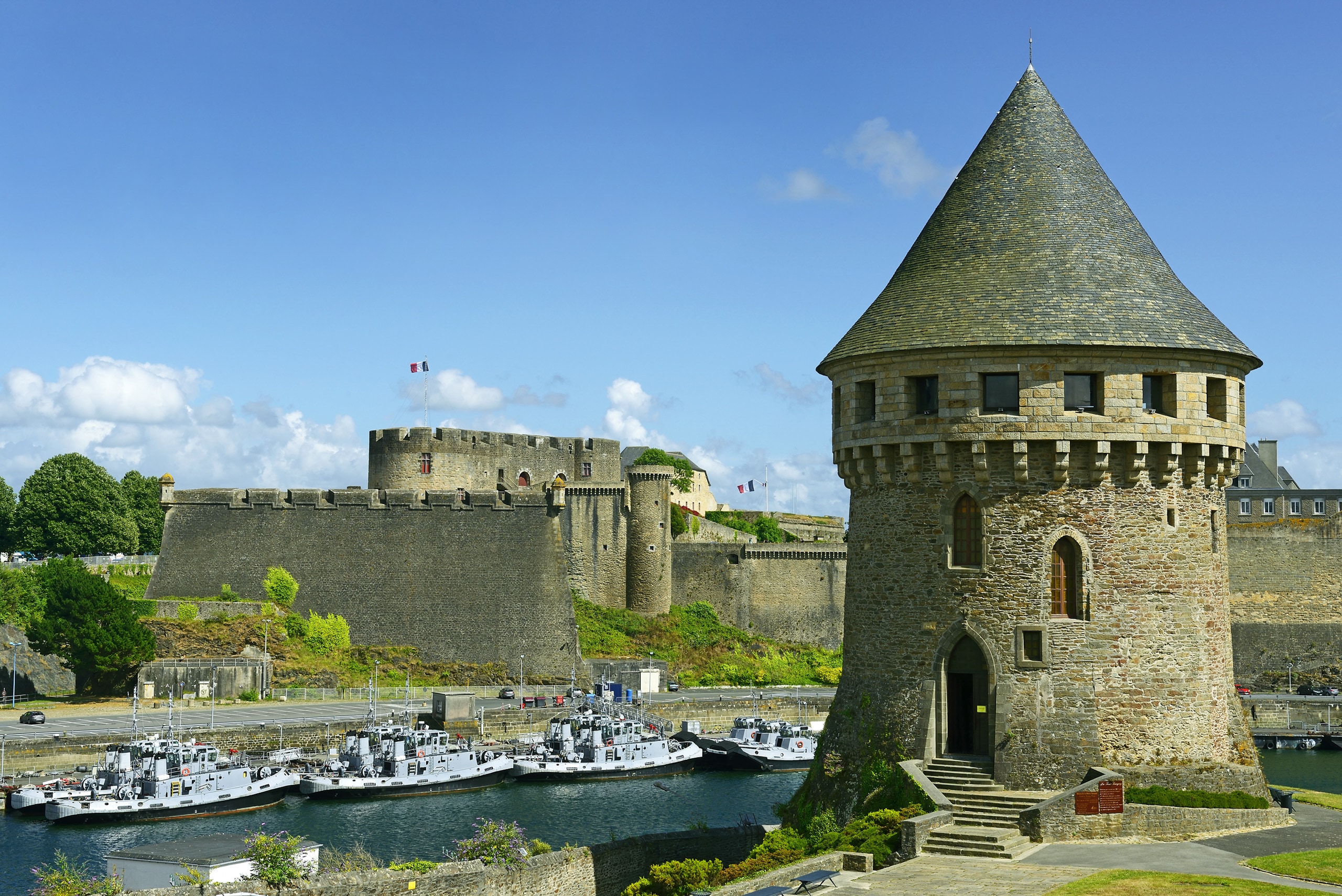 Port default image